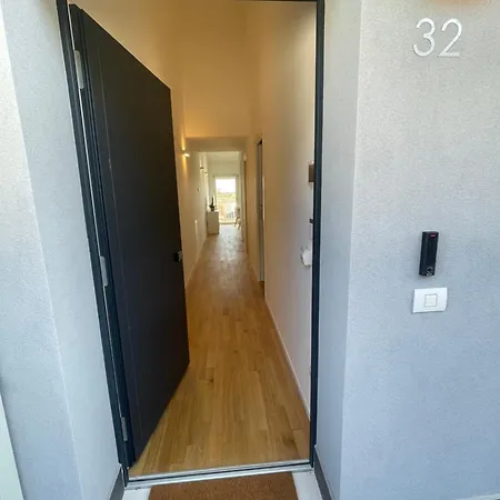 Casamare Leo Daire *