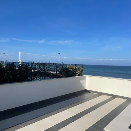 Casamare Leo アパート